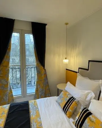 Cluny Square Hotel
