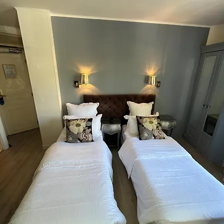 Cluny Square Hotel
