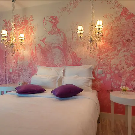 Cluny Square 3*