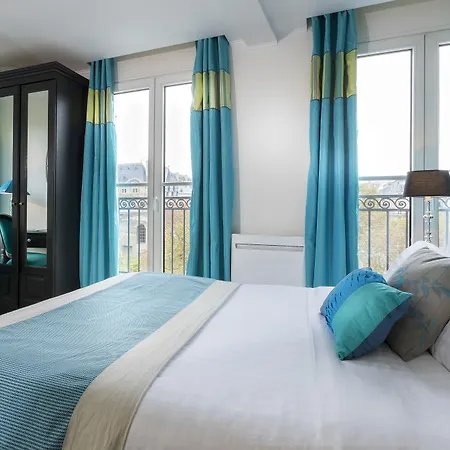 Cluny Square Hotel 3*