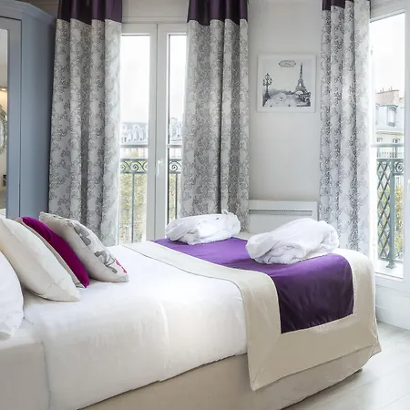 Cluny Square Hotel