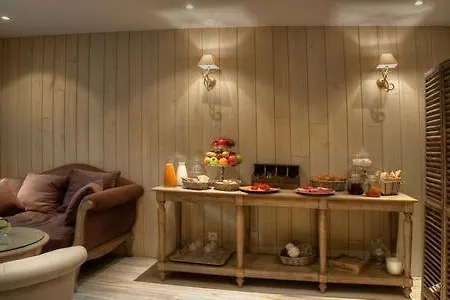 Cluny Square Hotel 3*